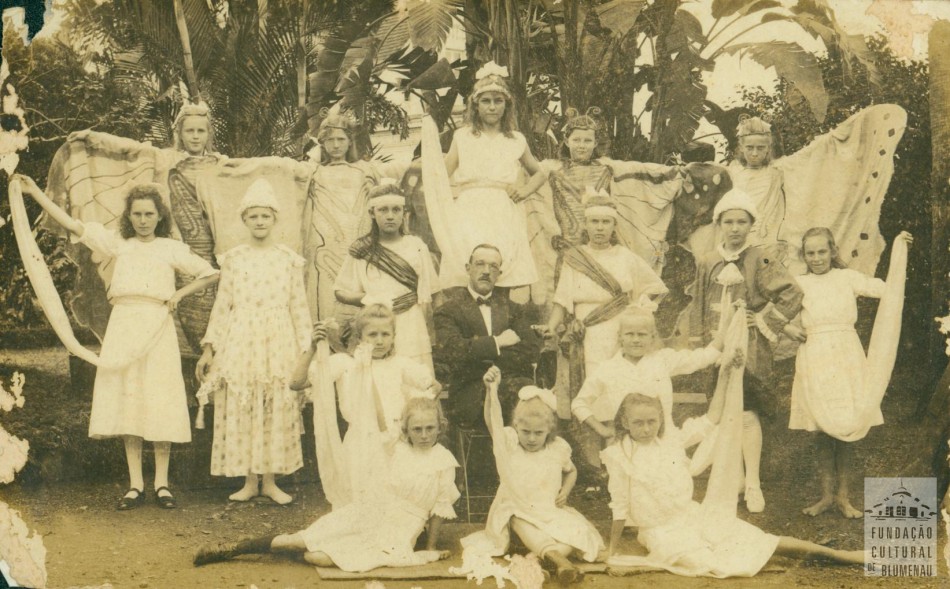 Memória Digital: teatro nas escolas