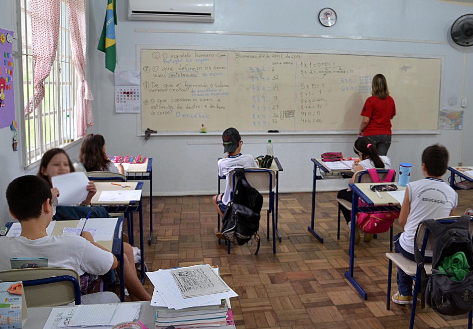Unidades de ensino da rede municipal encerram atividades nesta sexta-feira