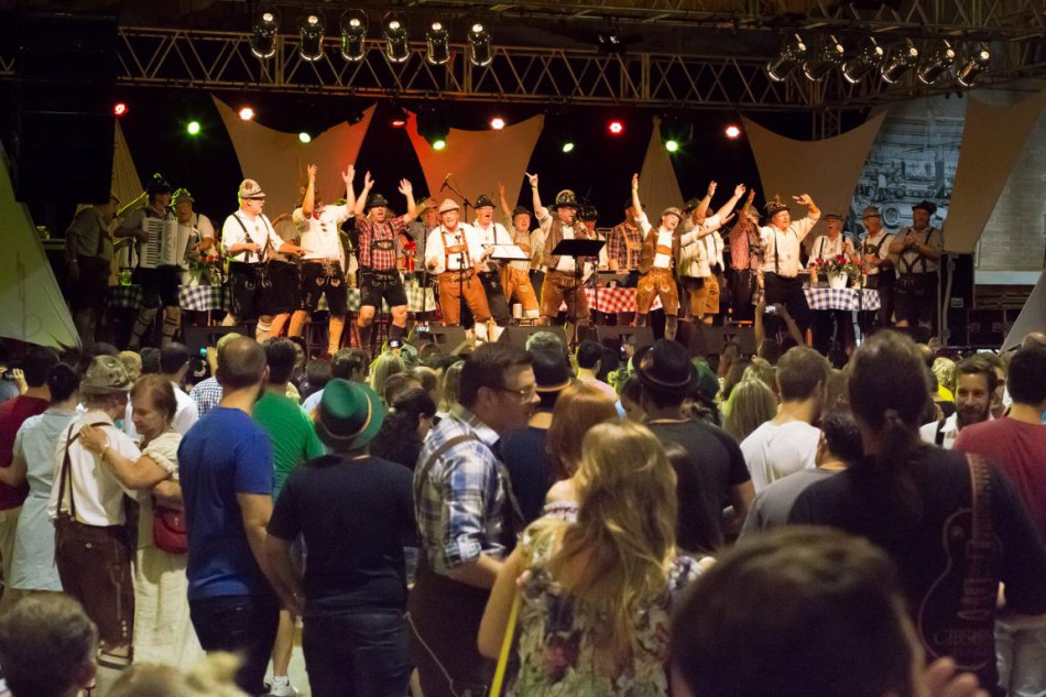 Bandas sobem ao palco e agitam penúltima semana da Sommerfest 