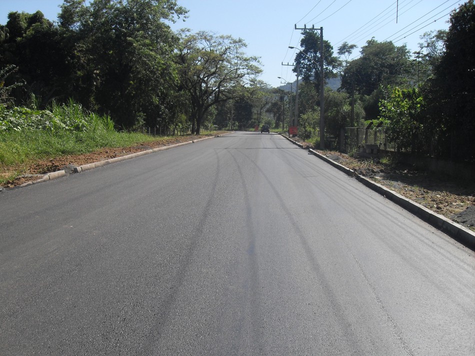 Pavimentação avança na rua Gustavo Zimmermann, na Itoupava Central