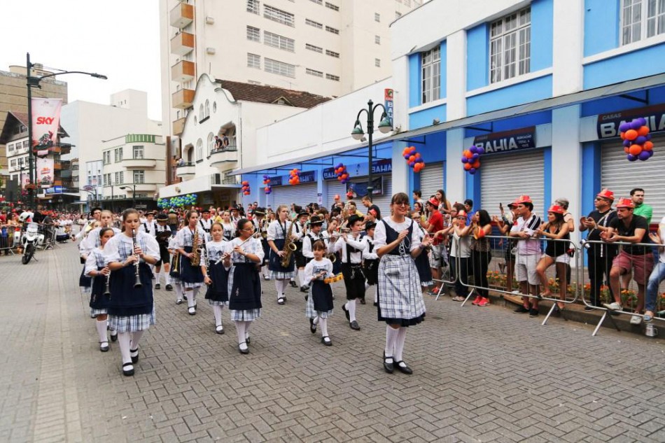 Escolas passarão por seletiva para desfilar na Oktoberfest