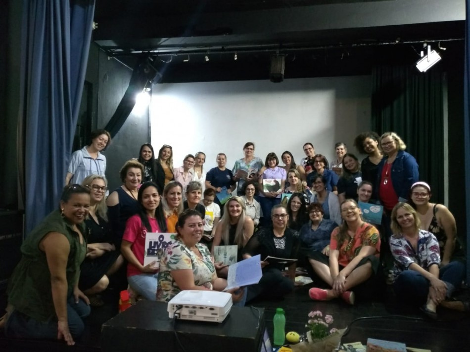 Psicopedagogas participam de oficina de cultura e arte
