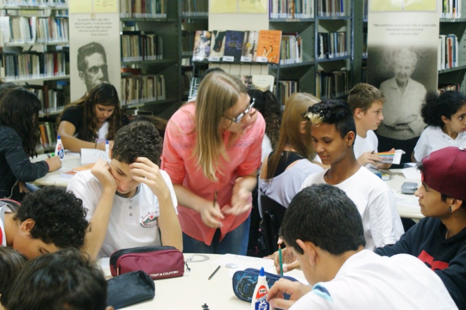 Biblioteca pública faz ação educativa