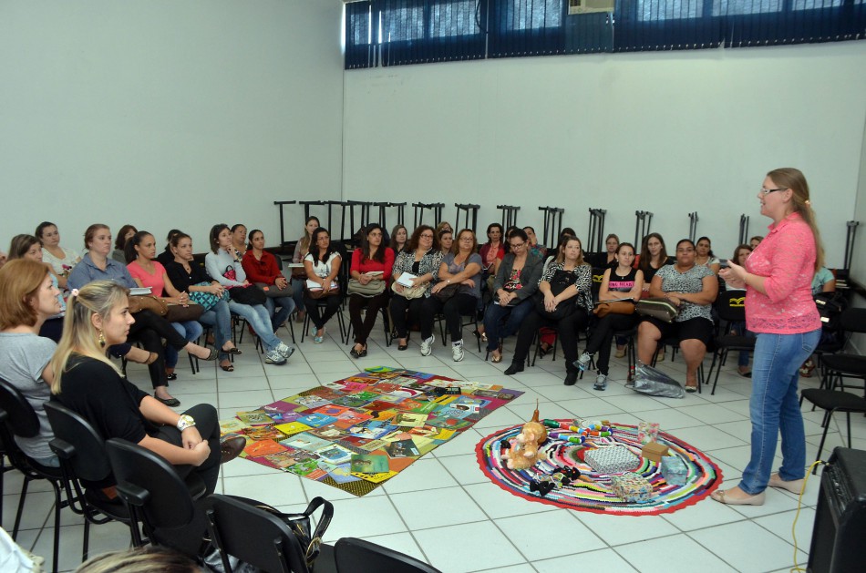Profissionais da educação infantil recebem segunda etapa de formação