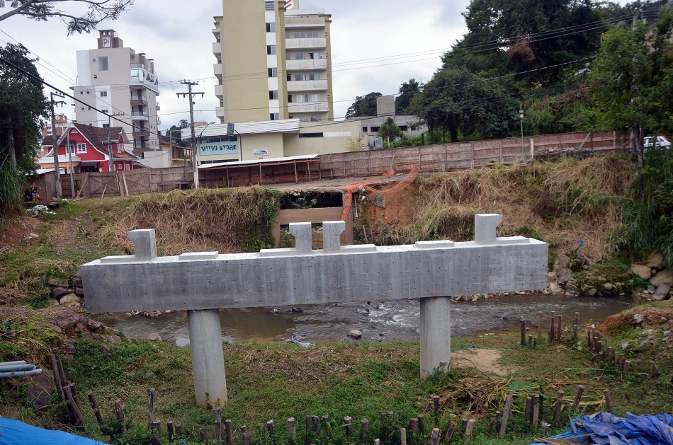 Recomeçam os trabalhos nas novas pontes do bairro Velha
