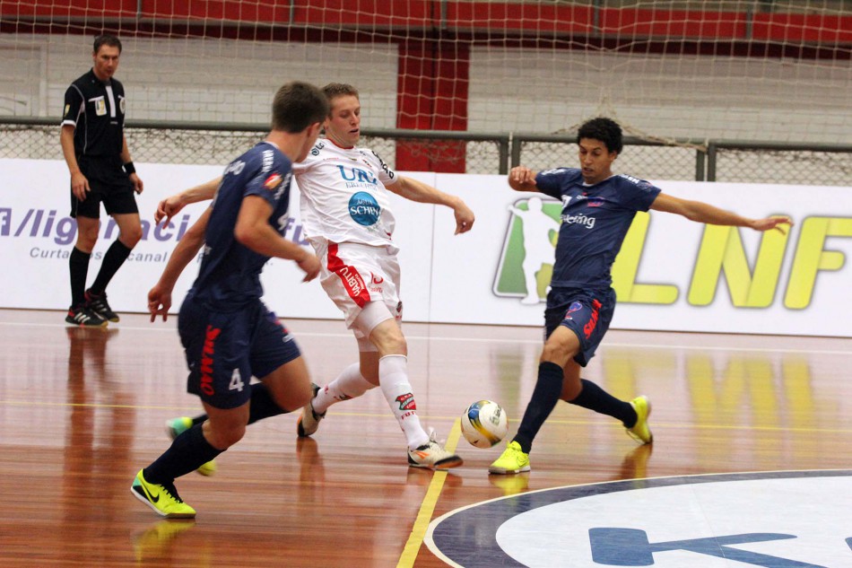 Blumenau conquista a primeira vitória na Liga Nacional de Futsal