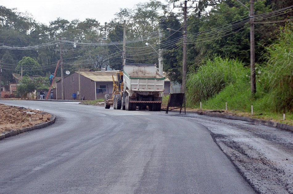 Asfaltamento da rua Gustavo Zimmermann está 70% concluído