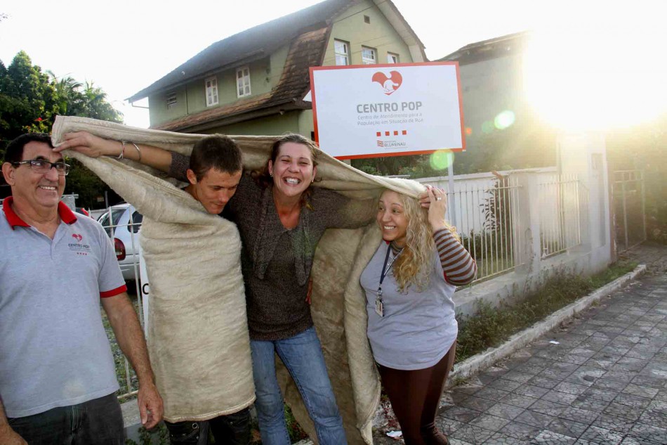 Centro POP oferece cobertores para ajudar moradores de rua no inverno