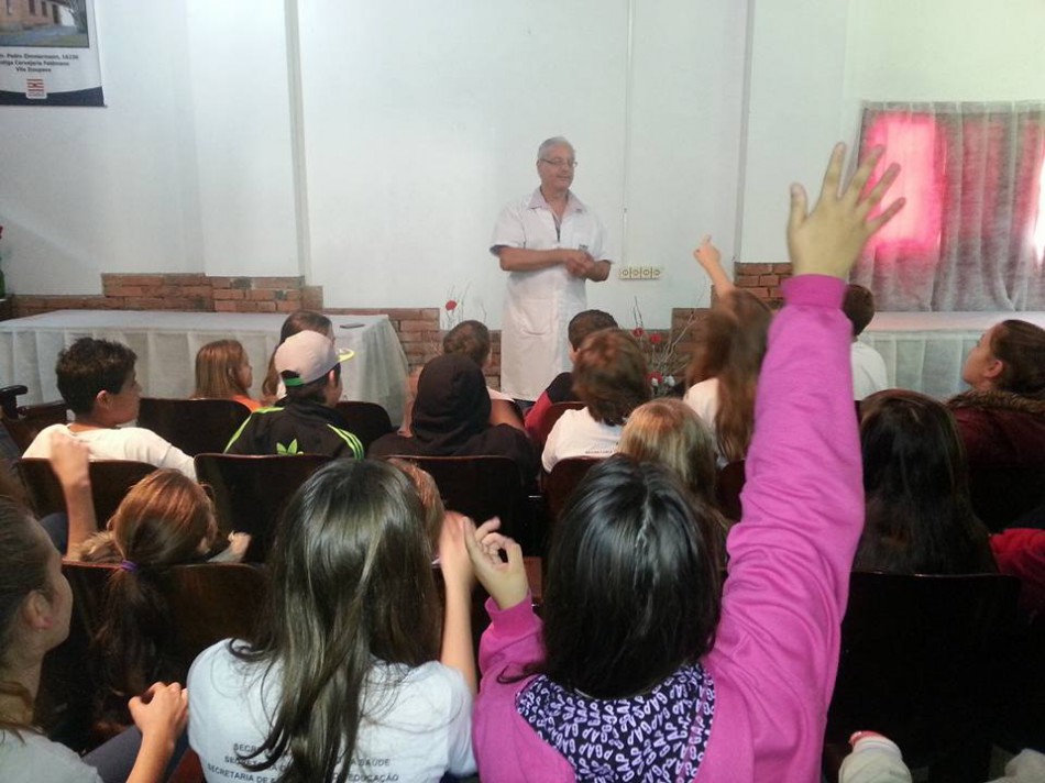 Estudantes aprendem sobre a água em visita à Vila Itoupava