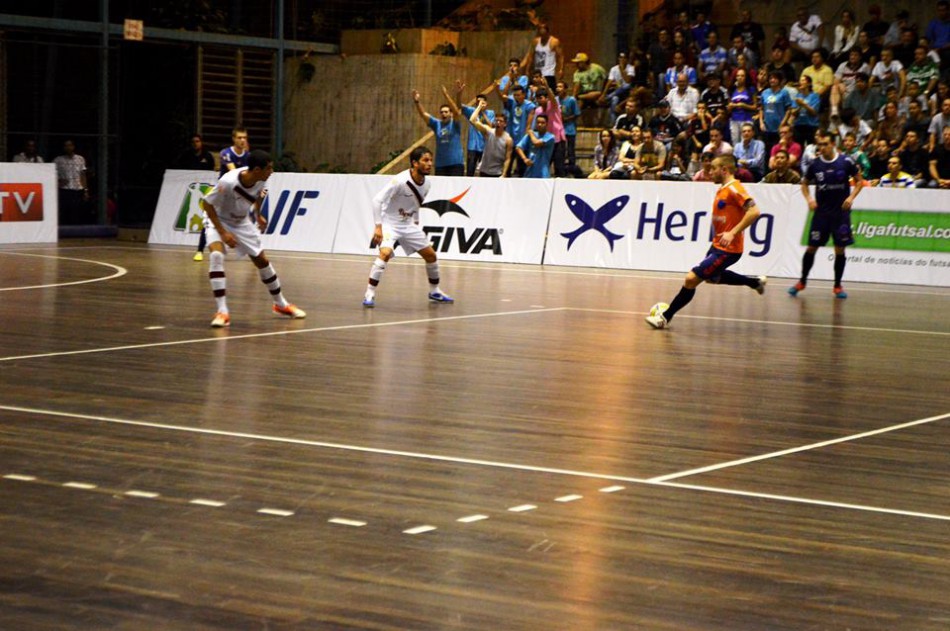 Futsal de Blumenau enfrenta Copagril pela Liga Nacional