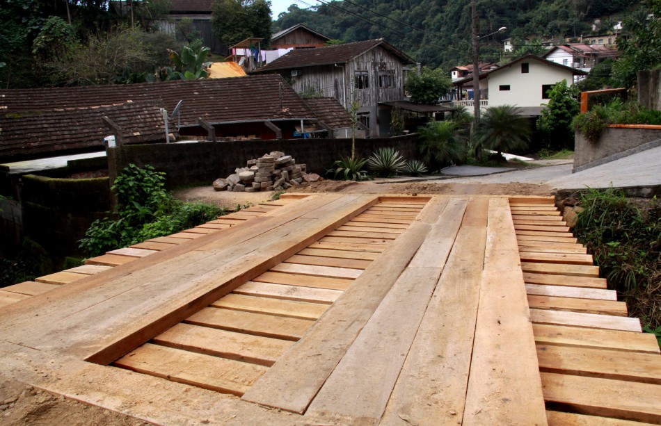 Rua Blandina Machado Compiani, no Valparaíso, recebe melhorias 