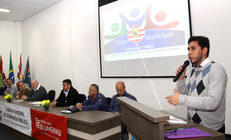 Fórum municipal debate segurança pública em Blumenau