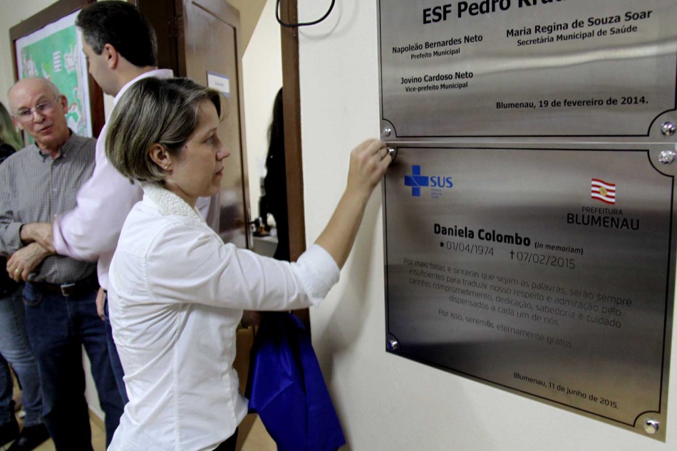 Secretaria de Saúde faz homenagem à médica Daniela Colombo