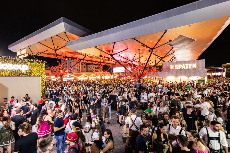Última semana da 39ª Oktoberfest Blumenau com atração internacional, desfiles e escolha da próxima realeza