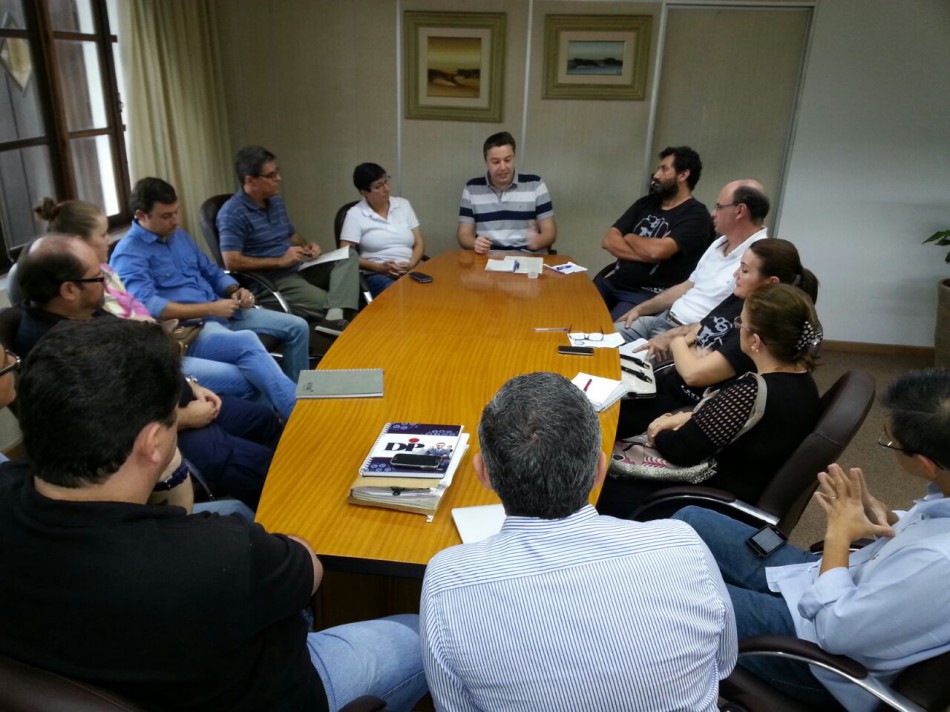 Servidores são recebidos pelo prefeito pela segunda vez em três dias