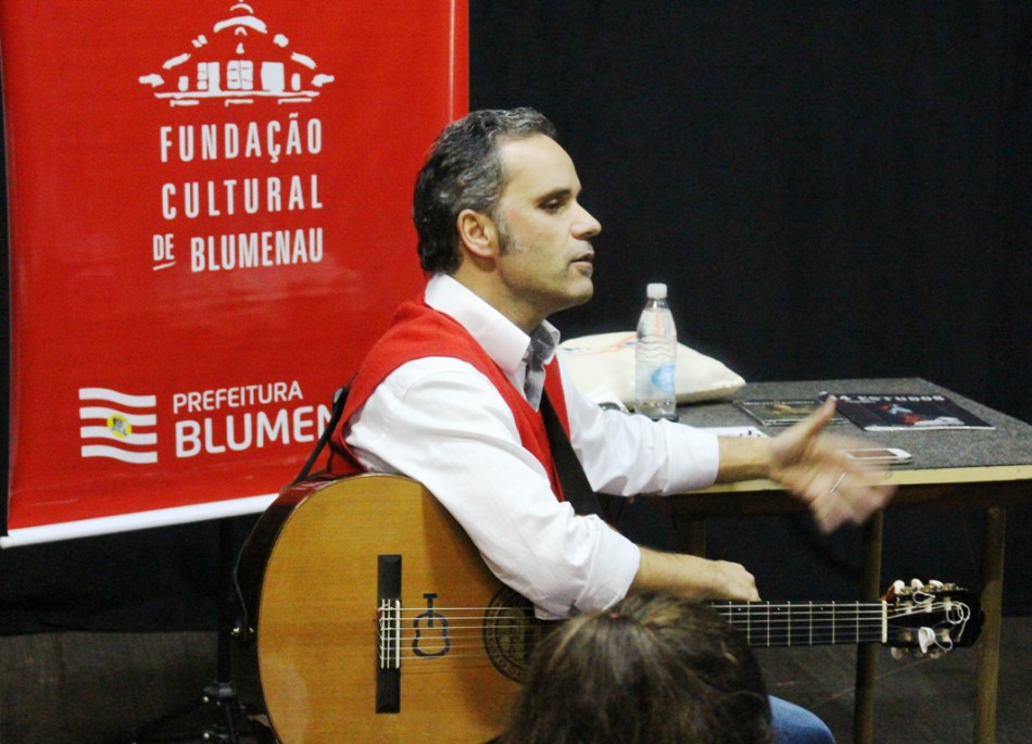 Marcello Caminha apresenta o "violão gaúcho"