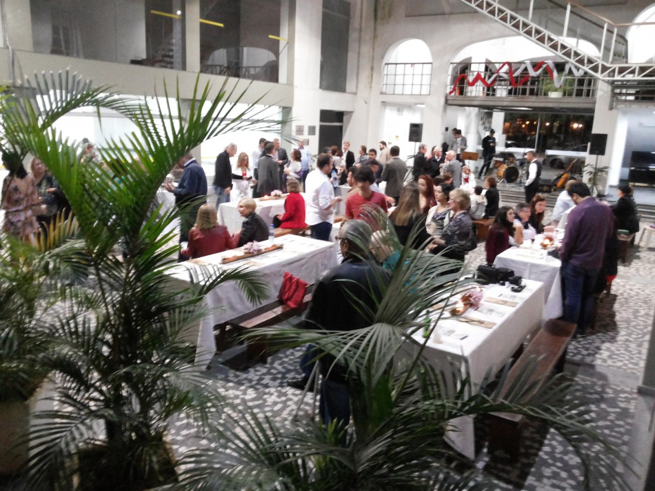 Jantar alemão e jazz encantam na festa dos 165 anos