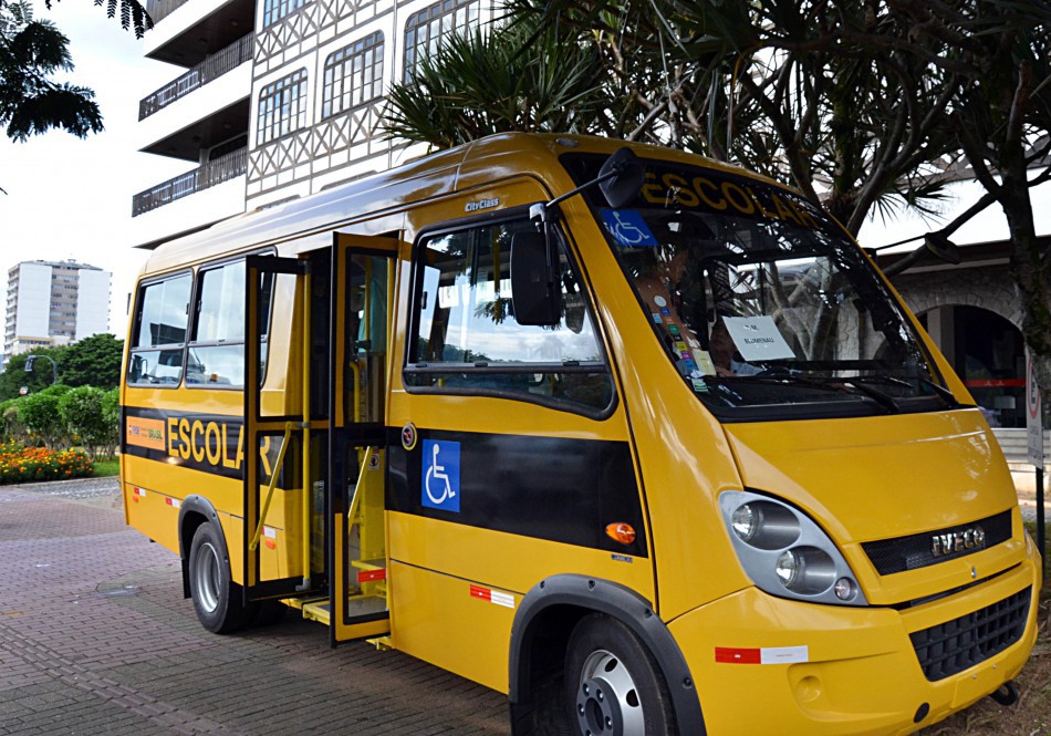 Município conta com novo ônibus adaptado para o transporte escolar
