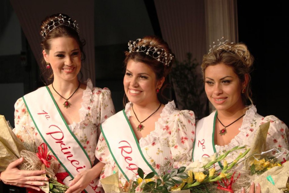 Conhecida na noite de domingo a Reginella da Festitália 2016