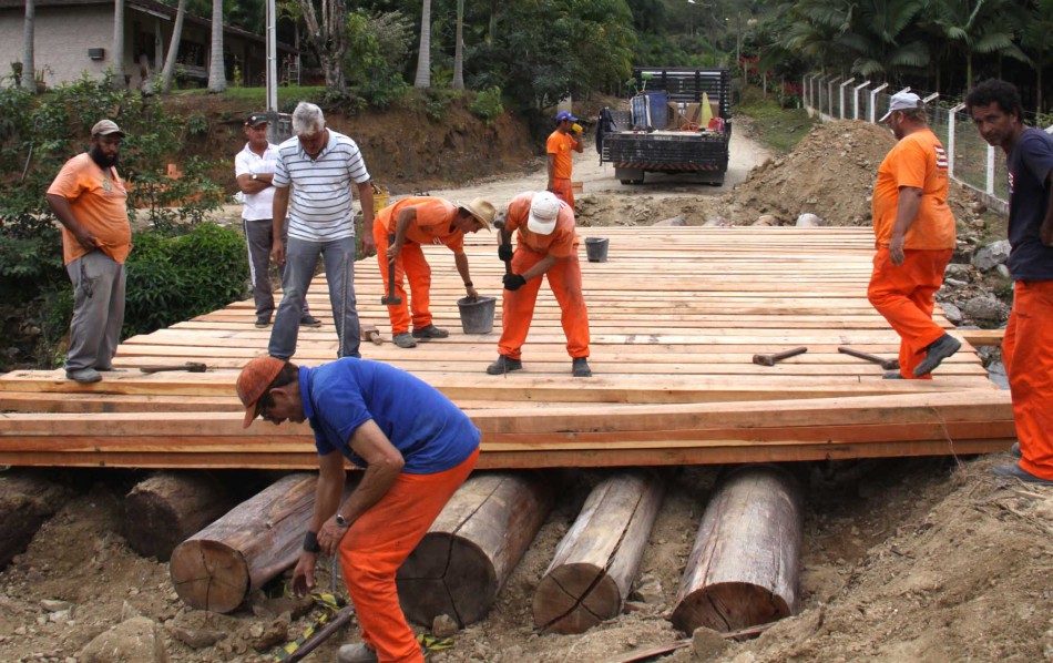 Prefeitura intensifica manutenção em pontes de madeira