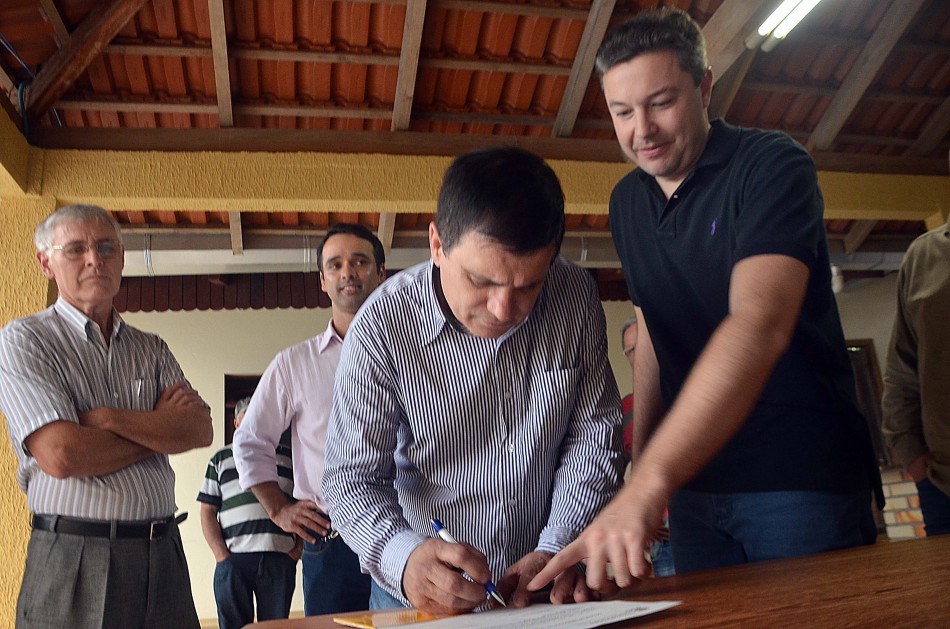 Assinada ordem de serviço para pavimentação na Itoupava Central