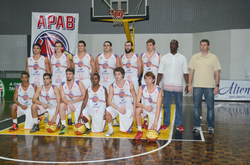 Blumenau lidera o Campeonato Estadual de Basquetebol