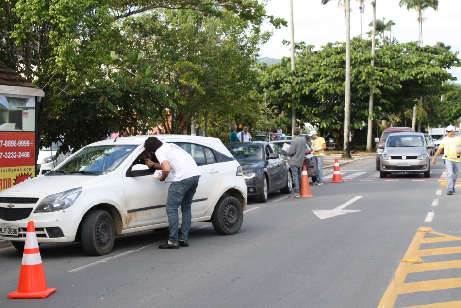 Blitz educativa é realizada na rua Amazonas na manhã desta sexta-feira 