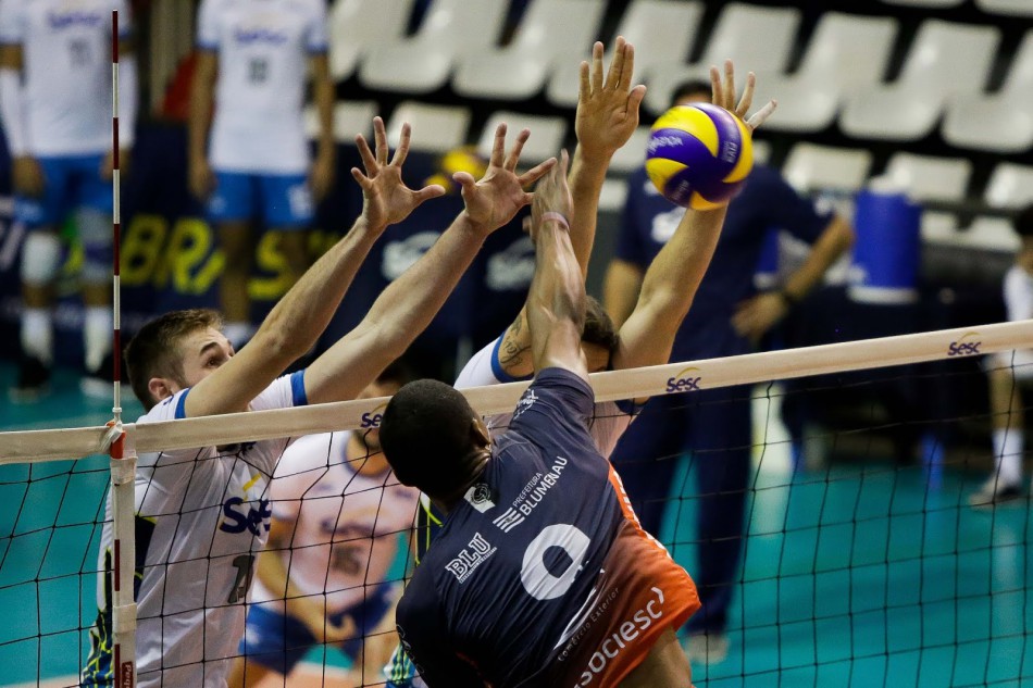Blumenau enfrenta o América pela Superliga de Vôlei