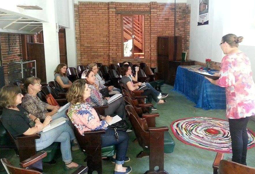 Escolas das Itoupavas recebem Projeto Histórias Bilíngue