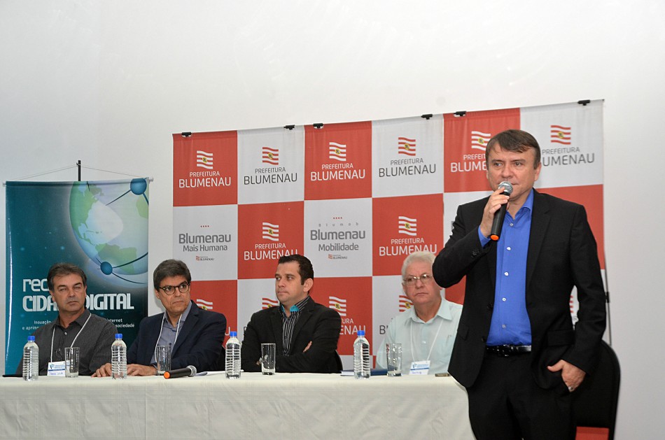 Prefeitura participa do I Fórum de Cidades Digitais