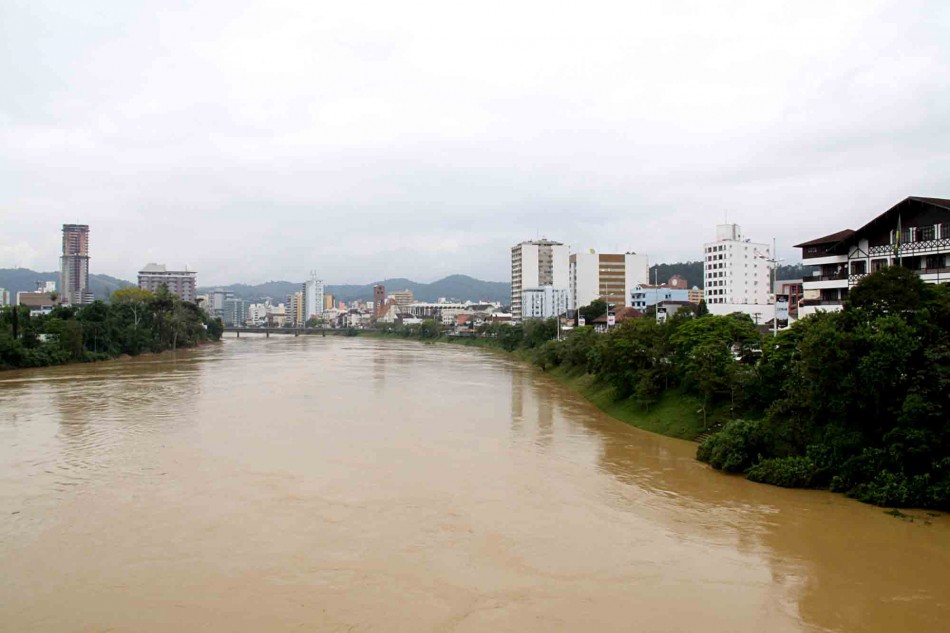 Nível do Rio Itajaí-Açu segue baixando e aponta 8,80 metros às 15h