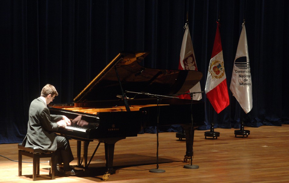 Pianista blumenauense selecionado em concurso nacional