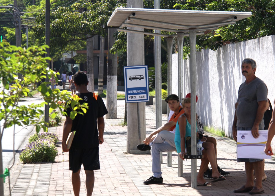 Prefeitura de Blumenau investe em pontos de ônibus