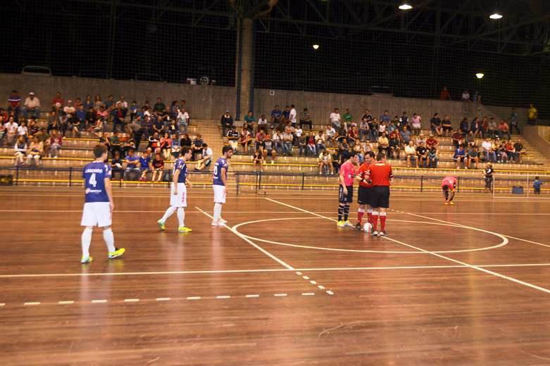 Futsal de Blumenau vence Jaraguá do Sul