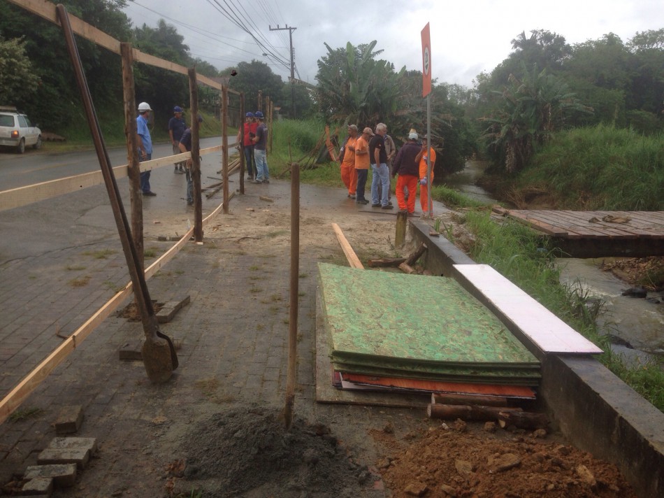 Trânsito tem alteração para início das obras na rua Martin Jensen