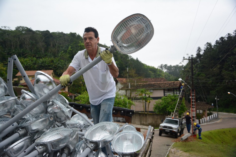 Prefeitura realiza melhorias na iluminação pública da Vila Itoupava
