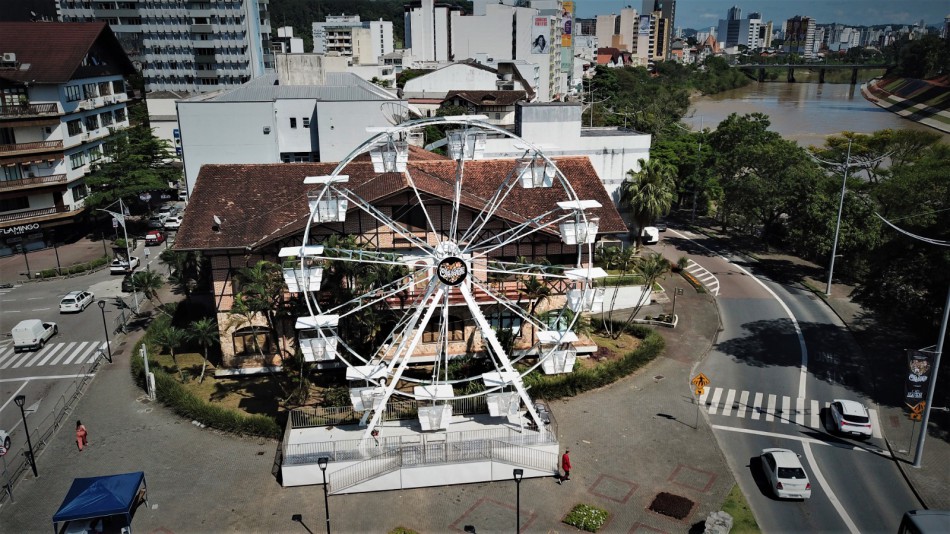 Oktoberfest Blumenau além dos pavilhões, roda-gigante é nova atração no centro da cidade