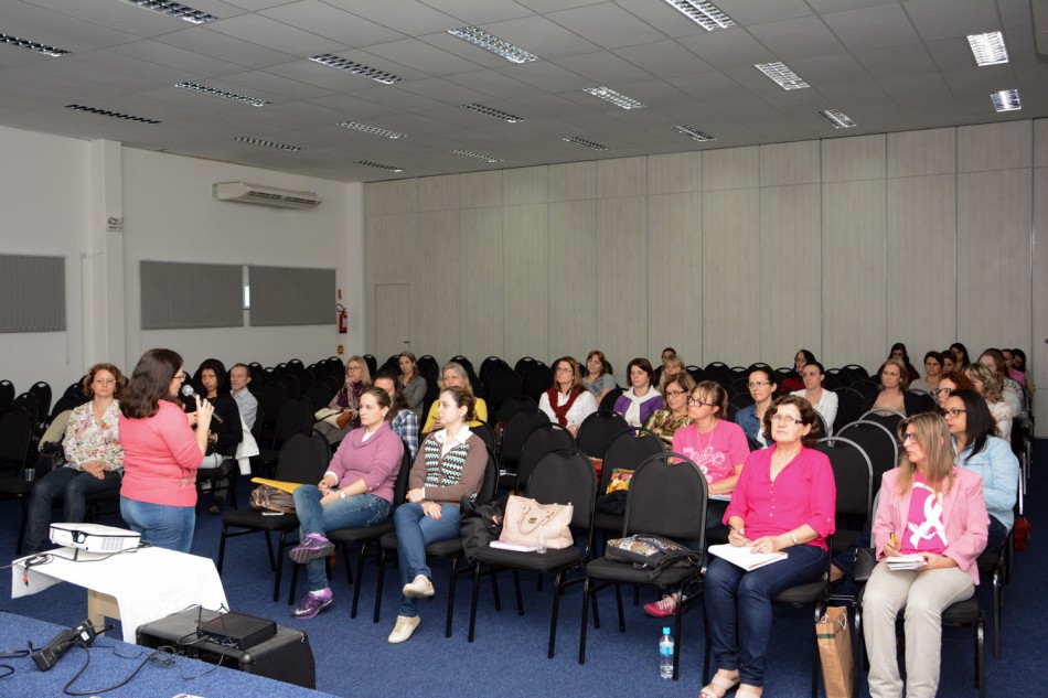 Prefeitura promove palestra sobre violência na primeira infância