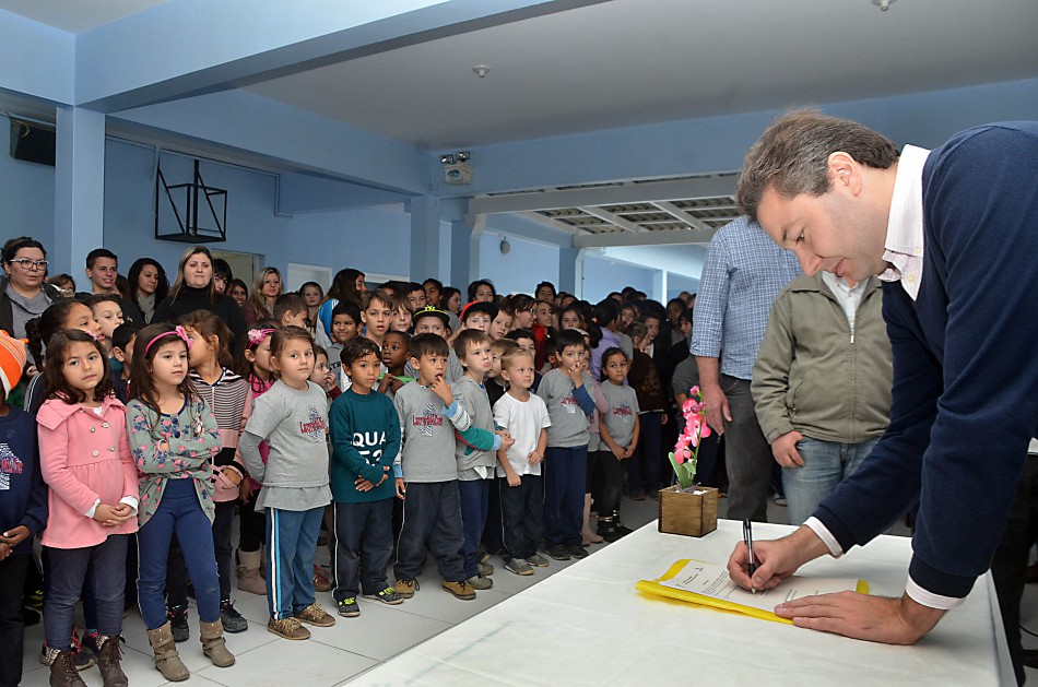Assinada ordem de serviço para quadra da escola Lauro Müller