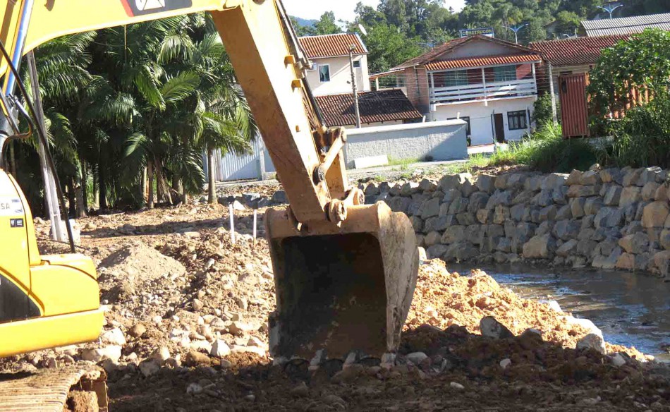 Comunidade acompanha avanço das obras no Ribeirão Fortaleza