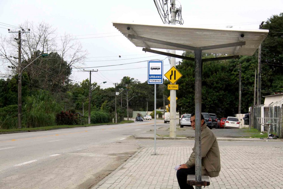 Prefeitura implanta novos abrigos de ônibus na cidade 