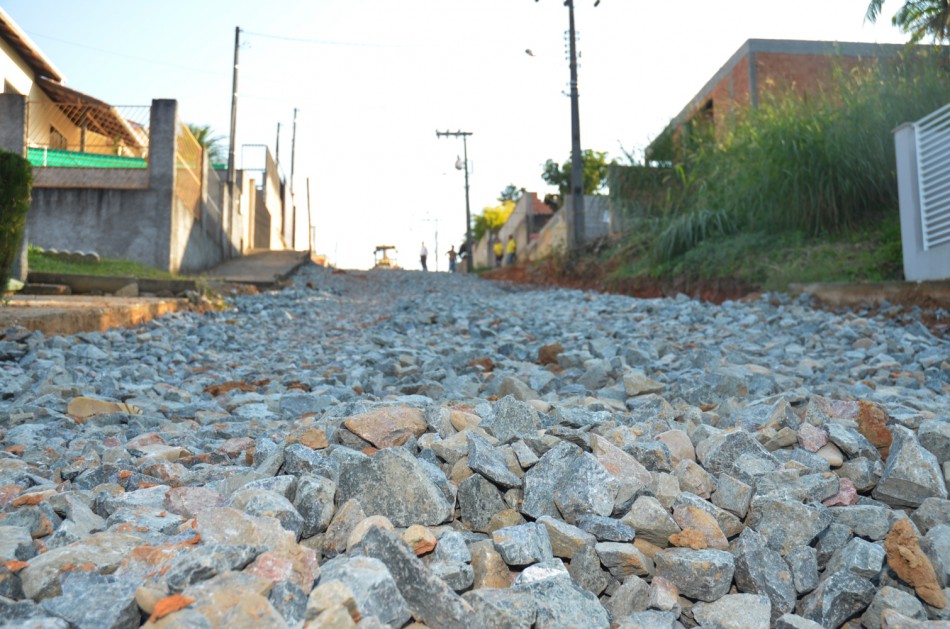 Prefeitura inicia três obras de pavimentação no bairro Badenfurt