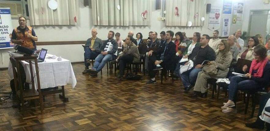  Defesa Civil capacita voluntários de abrigos