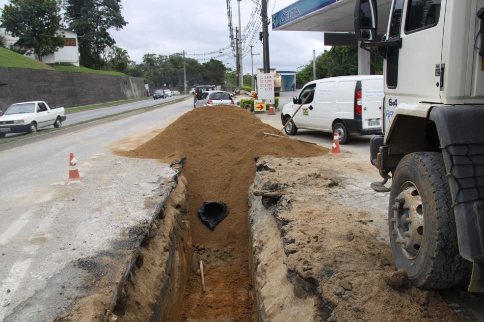 Obras da adutora R4 se concentram no bairro do Salto
