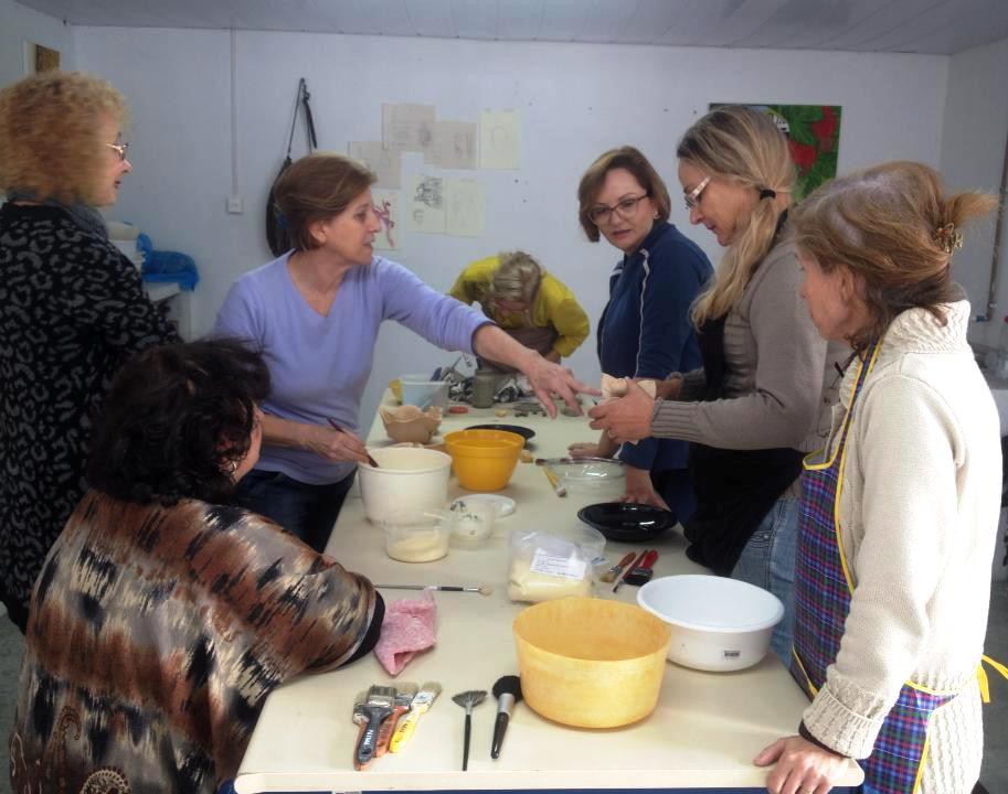 Artistas homenageiam Blumenau com 165 flores