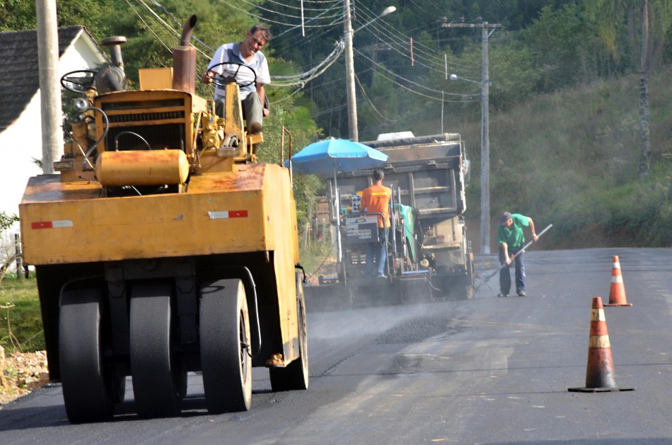 Obras estão 70% executadas no trecho final da rua Professor Jacob Ineichen