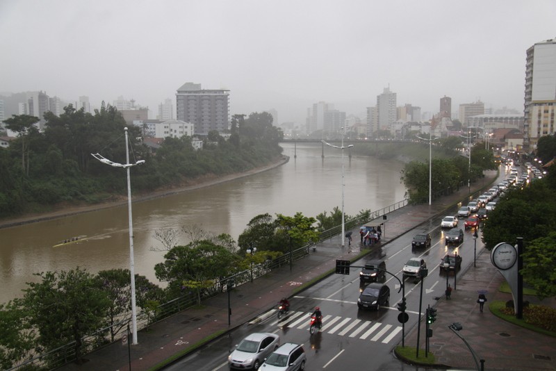Dias de chuva provocam estagnação no sistema Área Azul