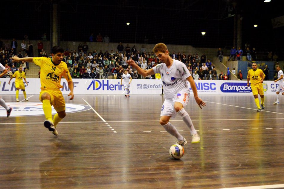 Blumenau enfrenta Floripa Futsal em campeonato estadual