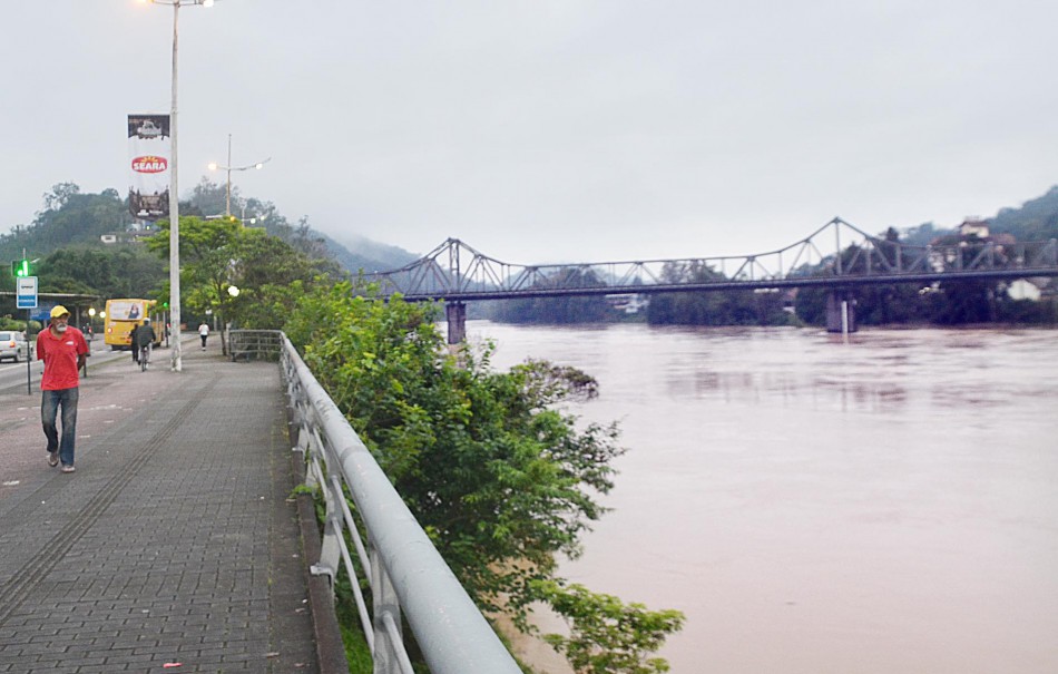 Nível do Rio Itajaí-Açu segue baixando e aponta 8,92 metros às 14h