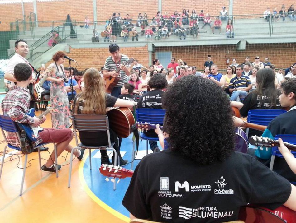 Vila Spielet participa de recital de violão